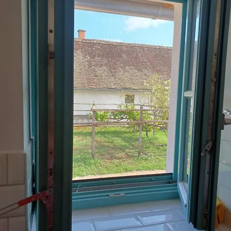 Kondas Haz Apartment *